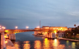 Ponte Girevole Taranto sera 1 Casa Vacanze a Taranto sul mare in Puglia - Salento